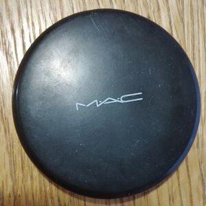 MAC Cosmetics Black Compact
